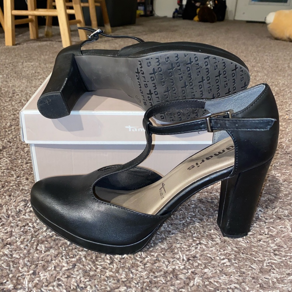 Tomaris Black chuck heels